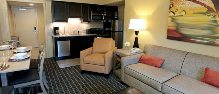 Living room and kitchen at Patriots Inn Williamsburg